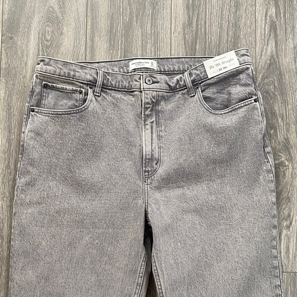 Abercrombie & Fitch - NWT! The 90’s Straight Ultra High Rise Jeans- Size 33/16 R - Picture 2 of 8